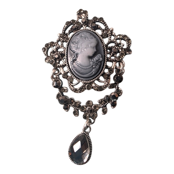 Jewelry - Elegant Gray Cameo Brooch